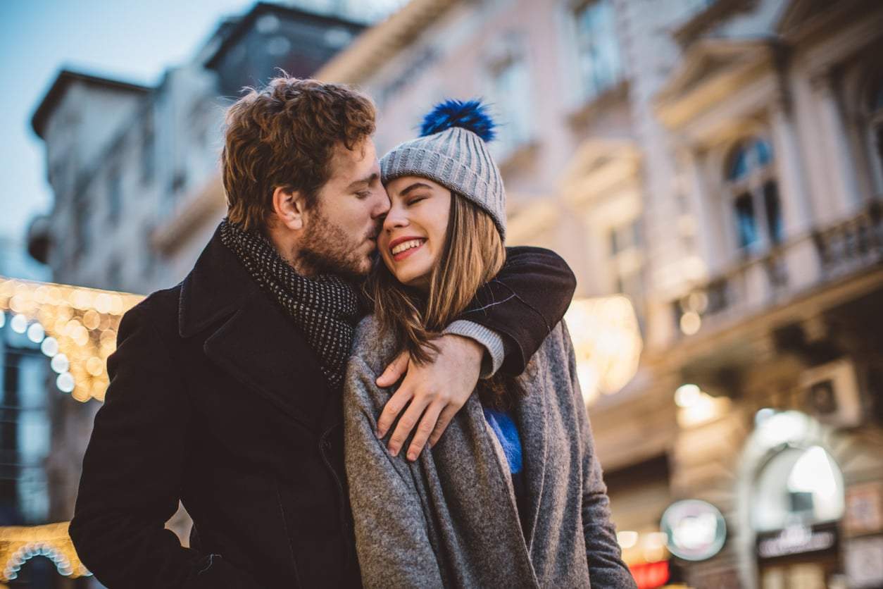 « Je ne veux pas être la copine cool » – Le mythe que les comédies romantiques nous ont fait croire — Relation