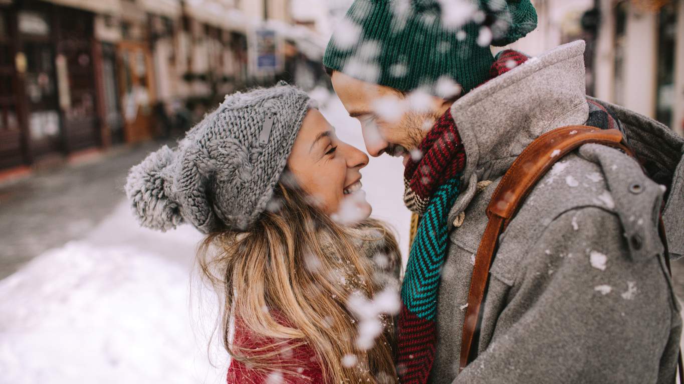 Estos 3 pequeños gestos valen más para muchas mujeres que cualquier declaración de amor — Relación