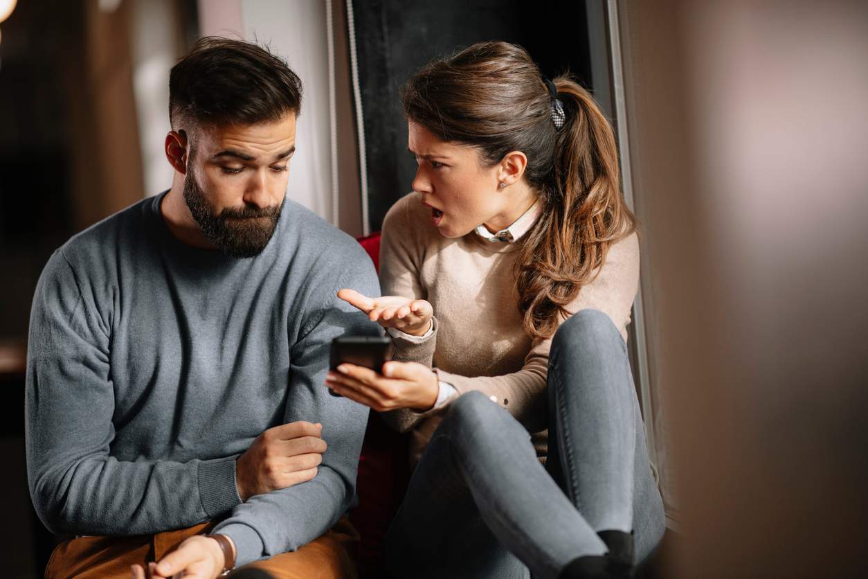 Je n’ai rien à cacher, mais je ne laisserais jamais mon partenaire fouiller dans mon téléphone — Relation