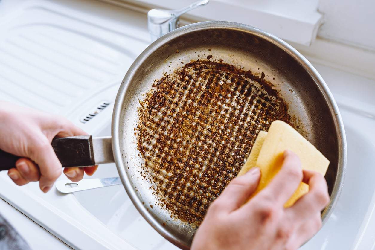 Dimentica la fatica di strofinare! Il trucco migliore per eliminare il cibo incrostato — Economia domestica