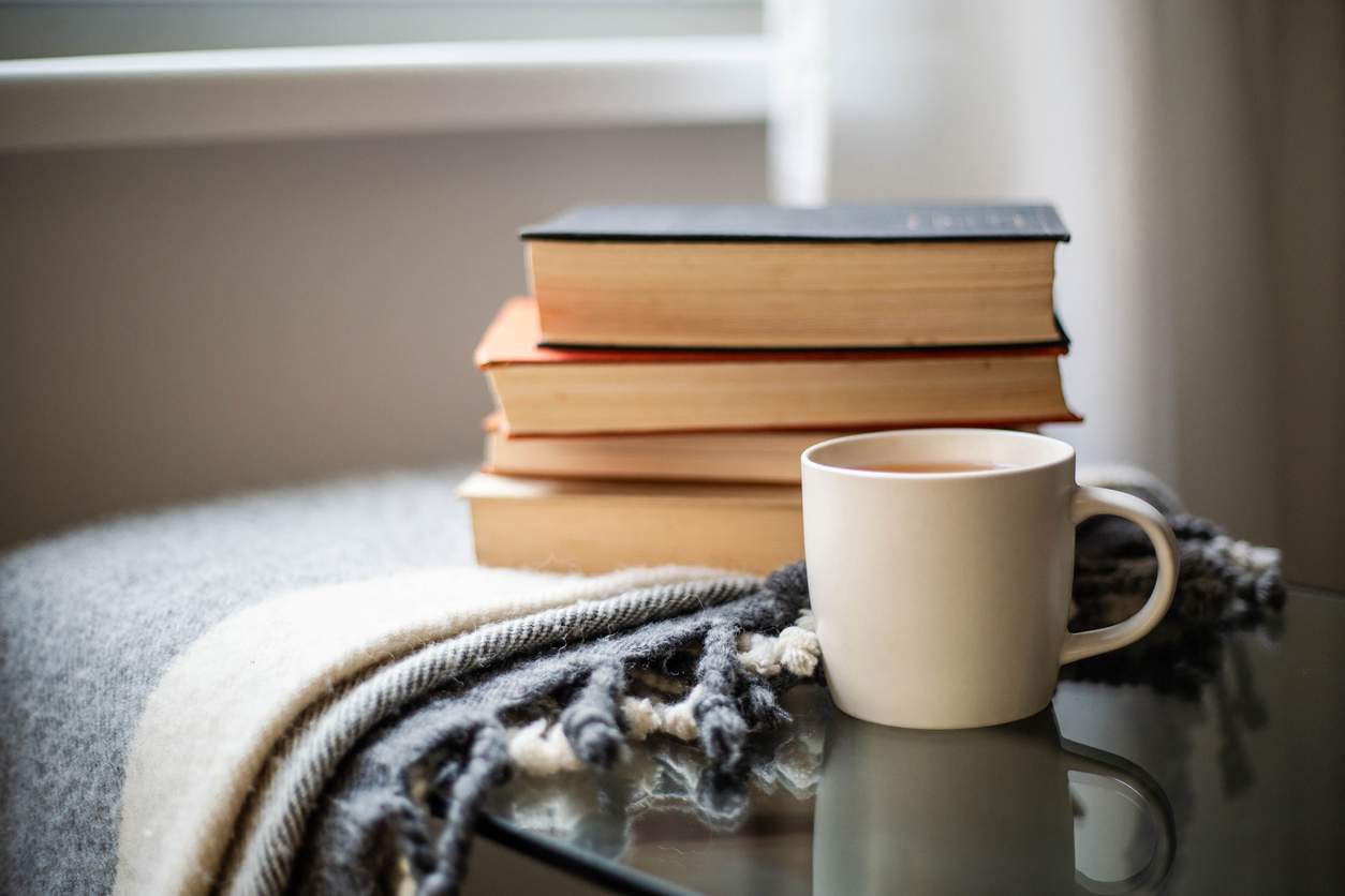 5 geniale Tipps, damit dein Bücherregal wie aus einem Magazin aussieht — Deko