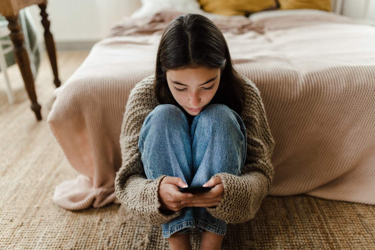 Pourquoi les enfants « intelligents » ont du mal à lâcher leur téléphone — Famille
