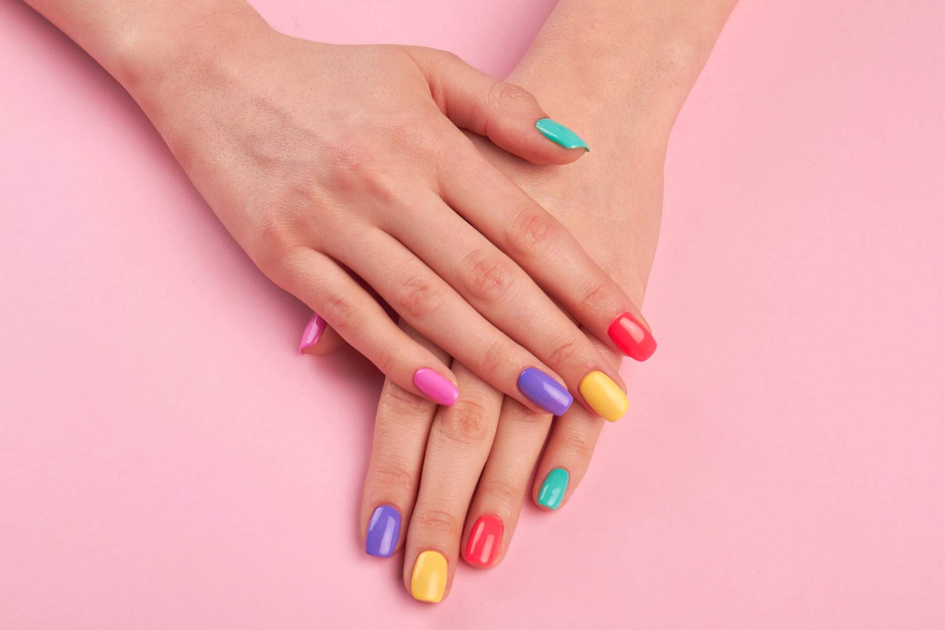 Wir wissen, was du in den nächsten Monaten tragen wirst: Die Nageltrends der 80er sind zurück — Mode