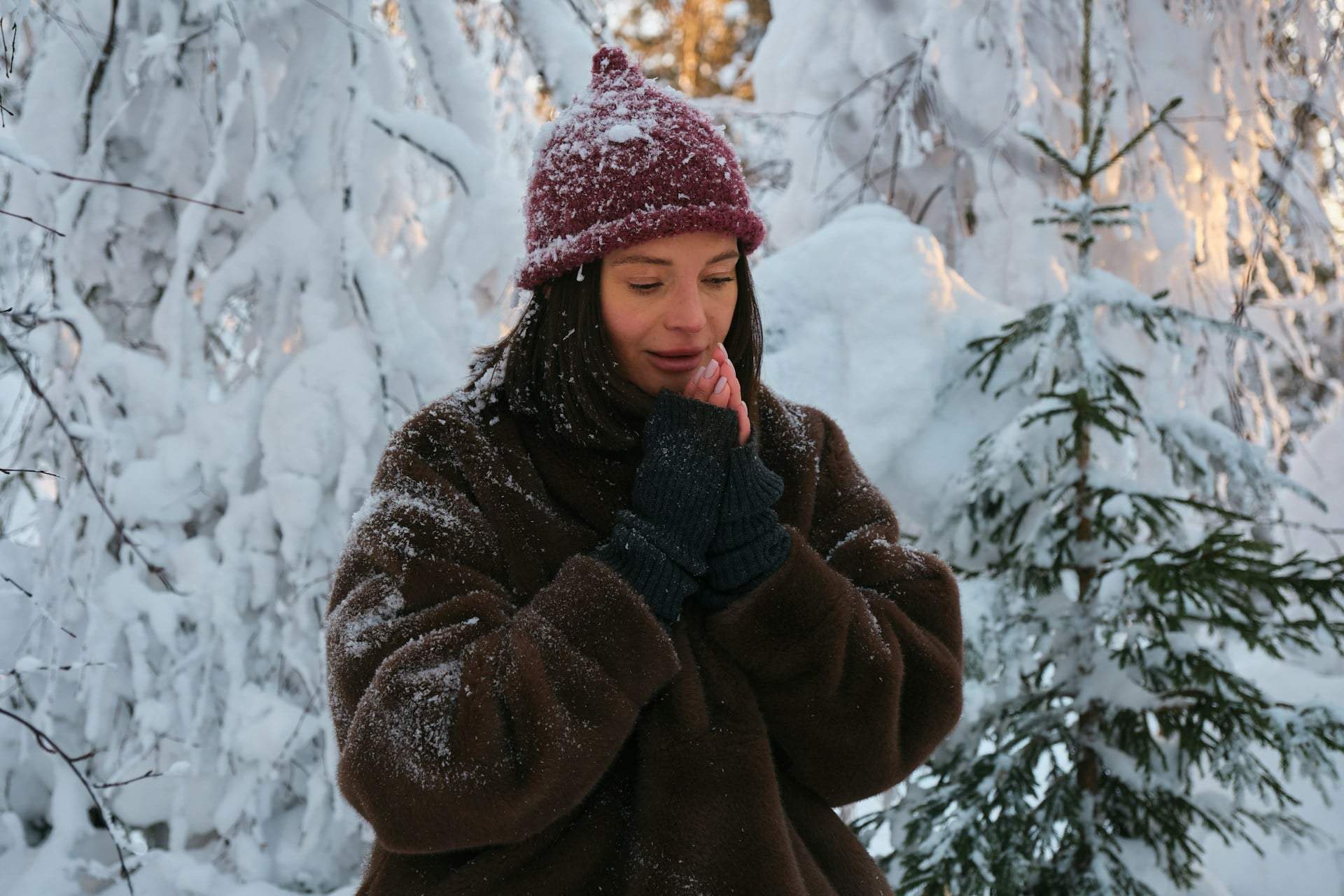 Les pensées d’une maman debout dans la neige, chaussettes trempées — Famille