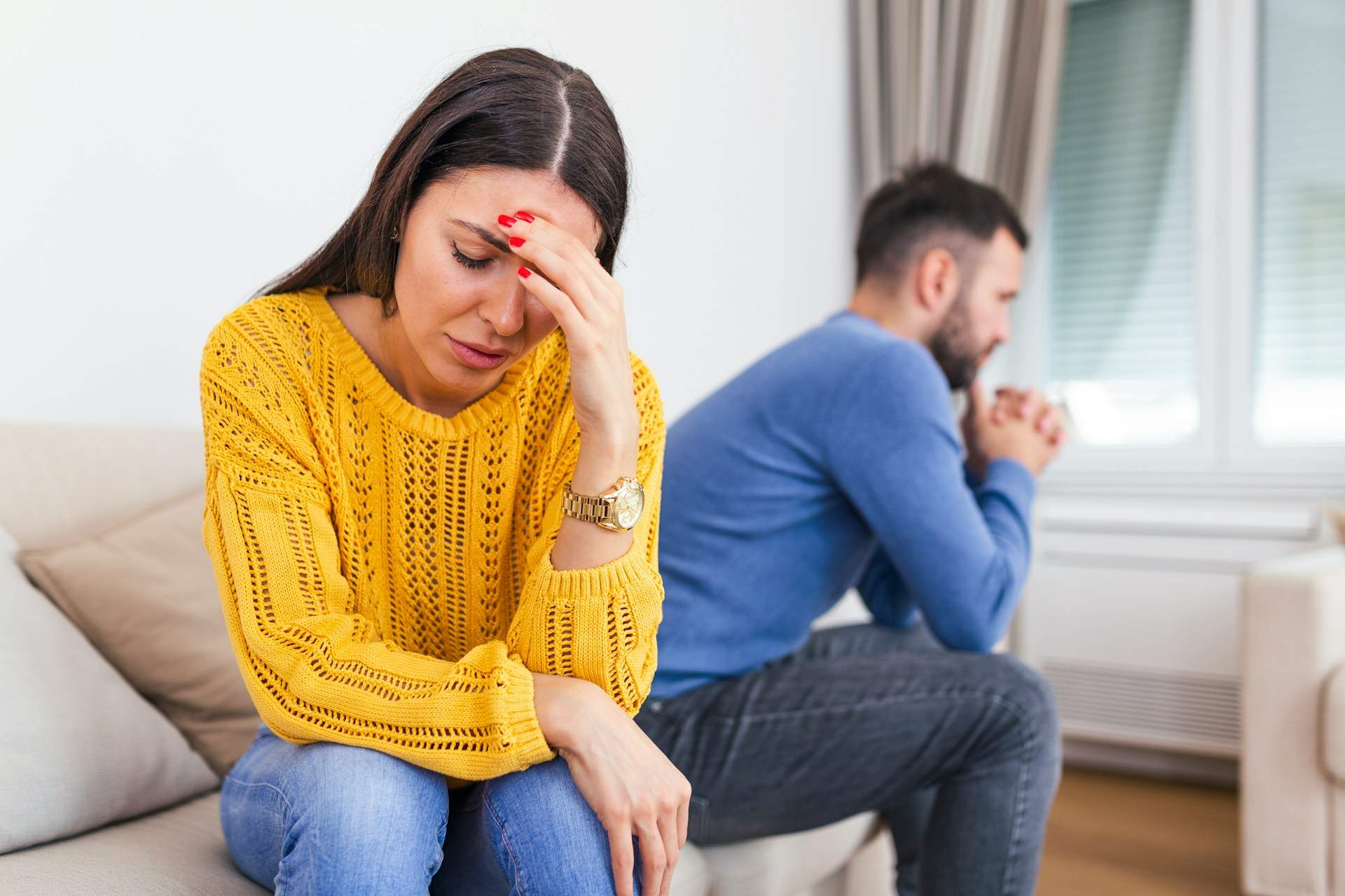 7 segnali nella tua relazione che mostrano che state andando in direzioni diverse — Relazione