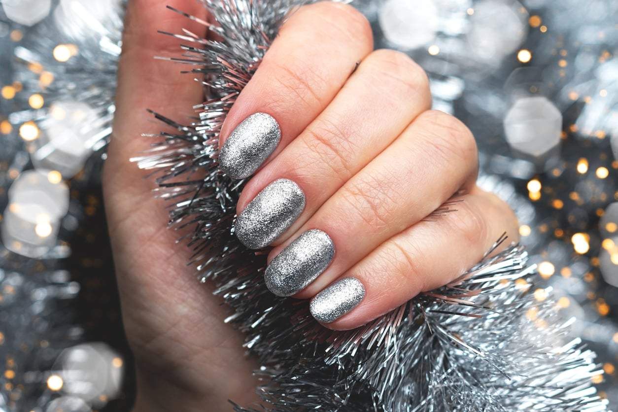10 silberne Neujahrs-Nageltrends, mit denen du alle beeindruckst — Mode