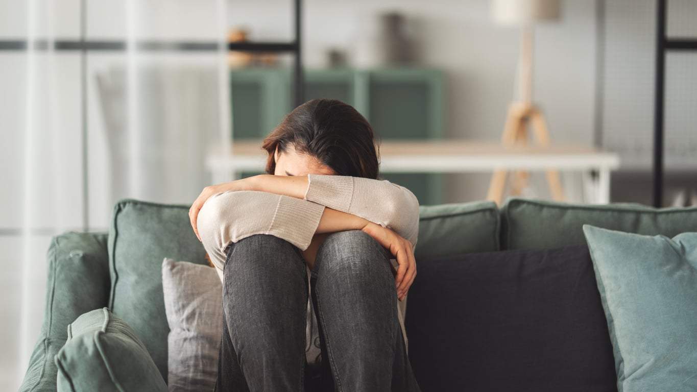 5 señales físicas que indican que no te sientes seguro emocionalmente — Salud