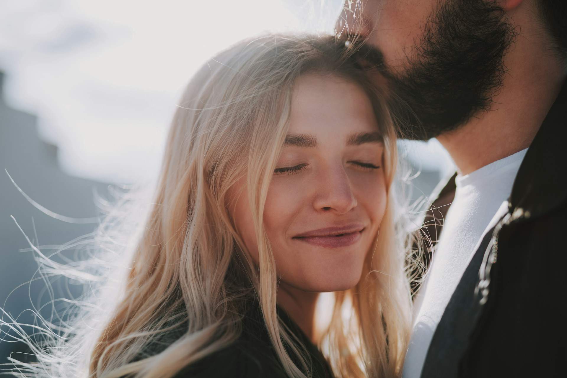 5 momenti in cui molte donne si dimenticano di sé nelle relazioni — Lifestyle