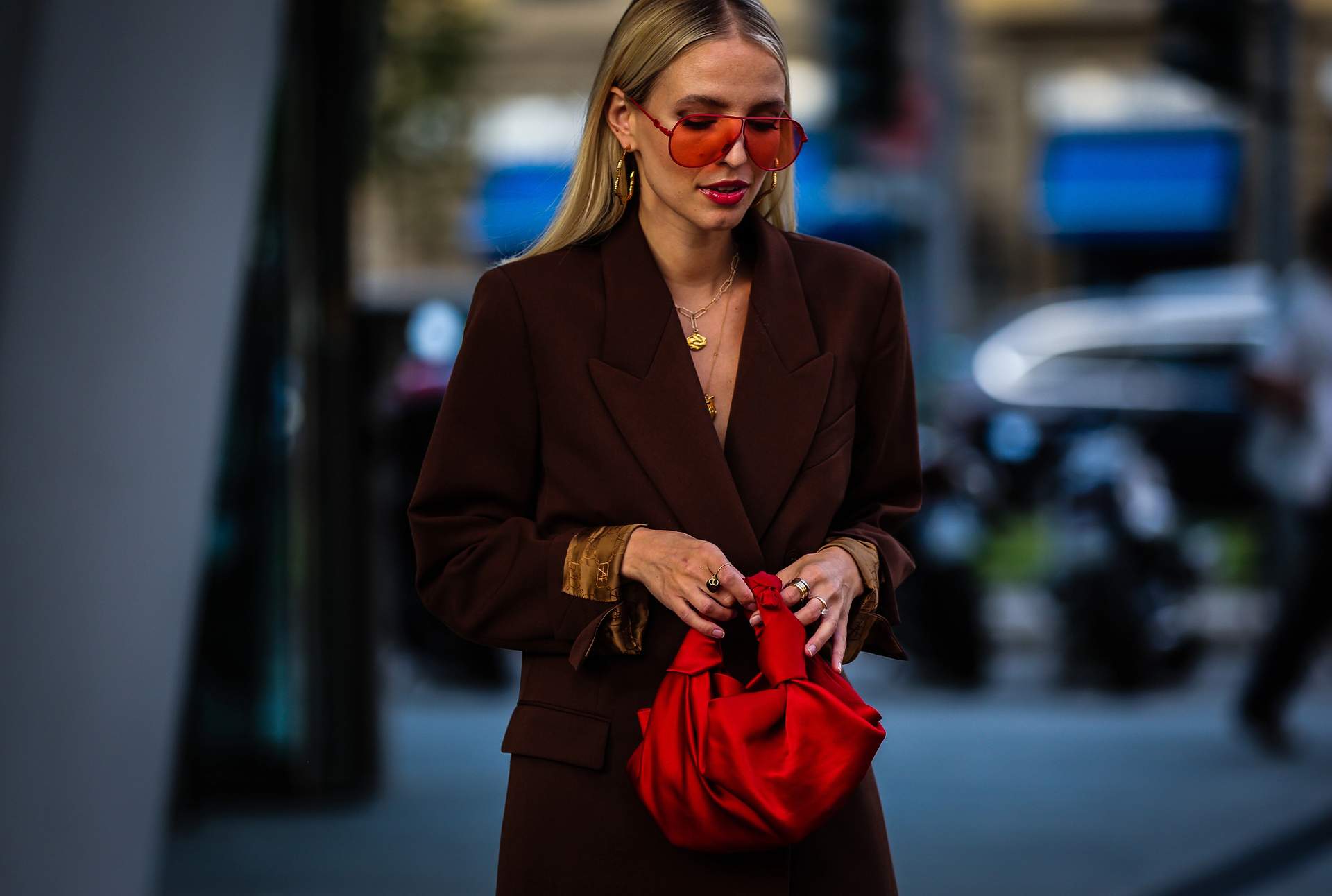 5+1 stili che trasmettono energia femminile forte e consapevole — Moda