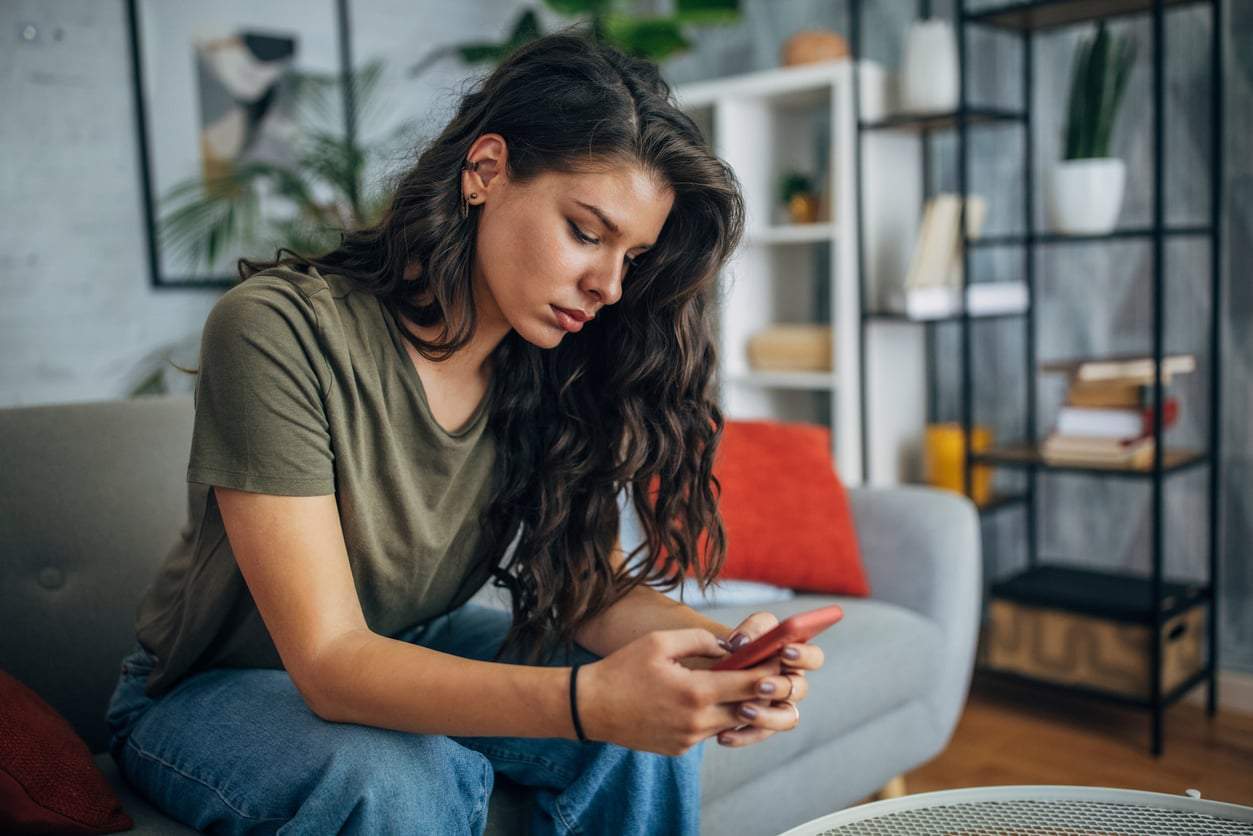 La nueva y sutil forma de soledad: rodeado de conocidos, pero sin nadie a quien llamar — Estilo de vida