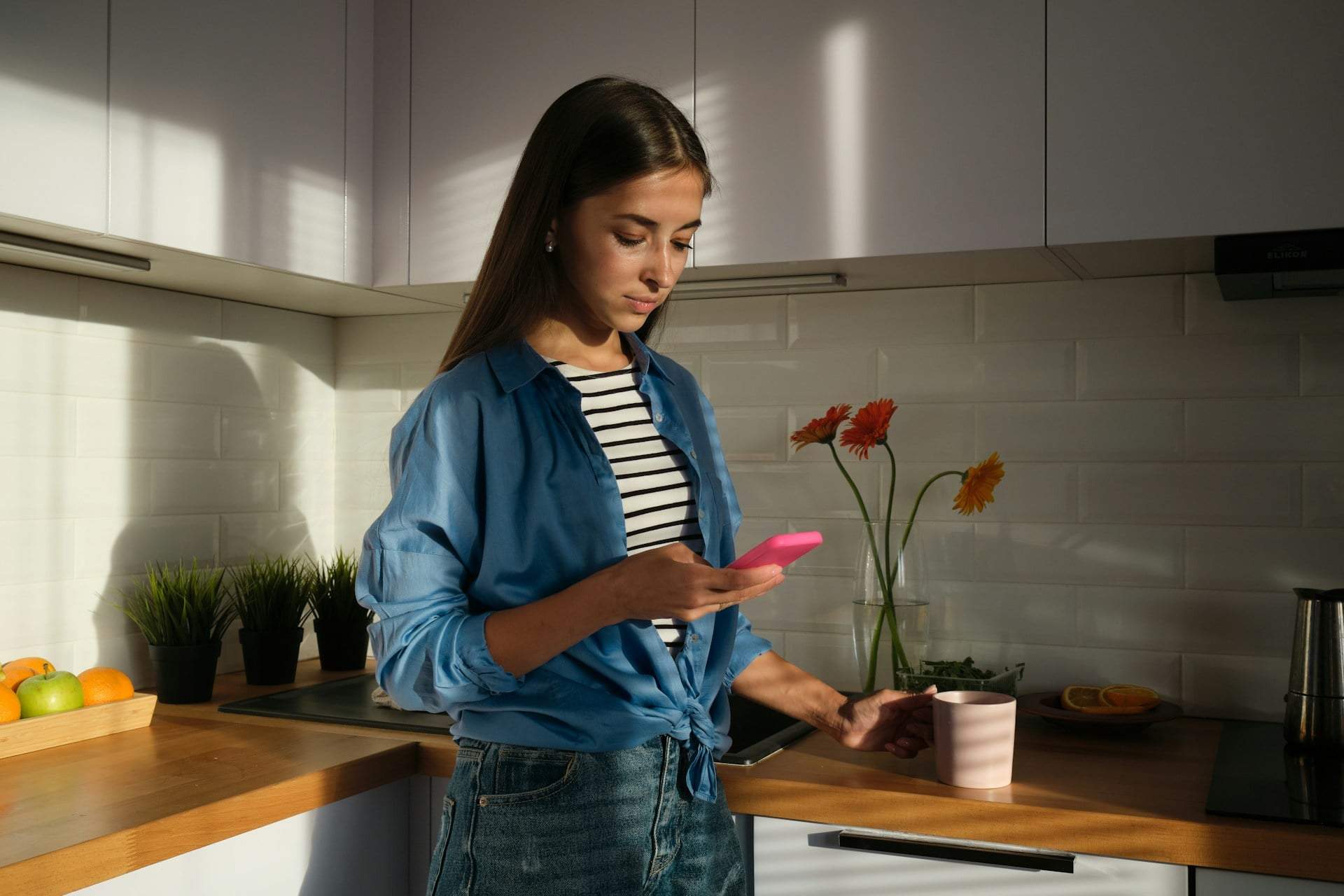 6 sad signs you're just their boredom fix — even though you feel so much more — Lifestyle
