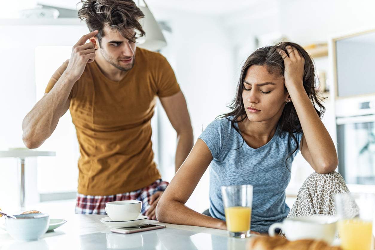 6 argomenti tabù nelle relazioni che minano seriamente la fiducia — Relazione