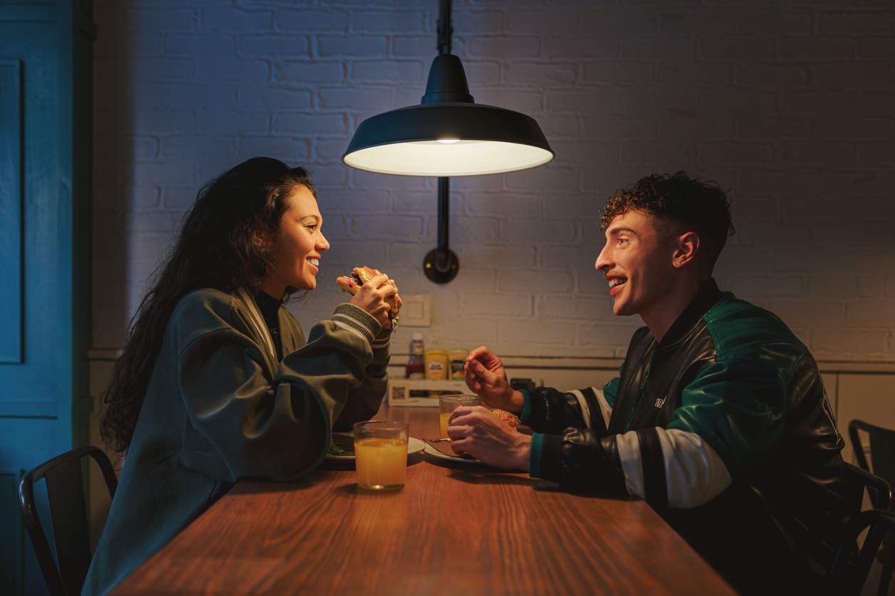 7 señales de que entre ustedes ya no es solo amistad – pero ninguno se atreve a dar el paso — Estilo de vida
