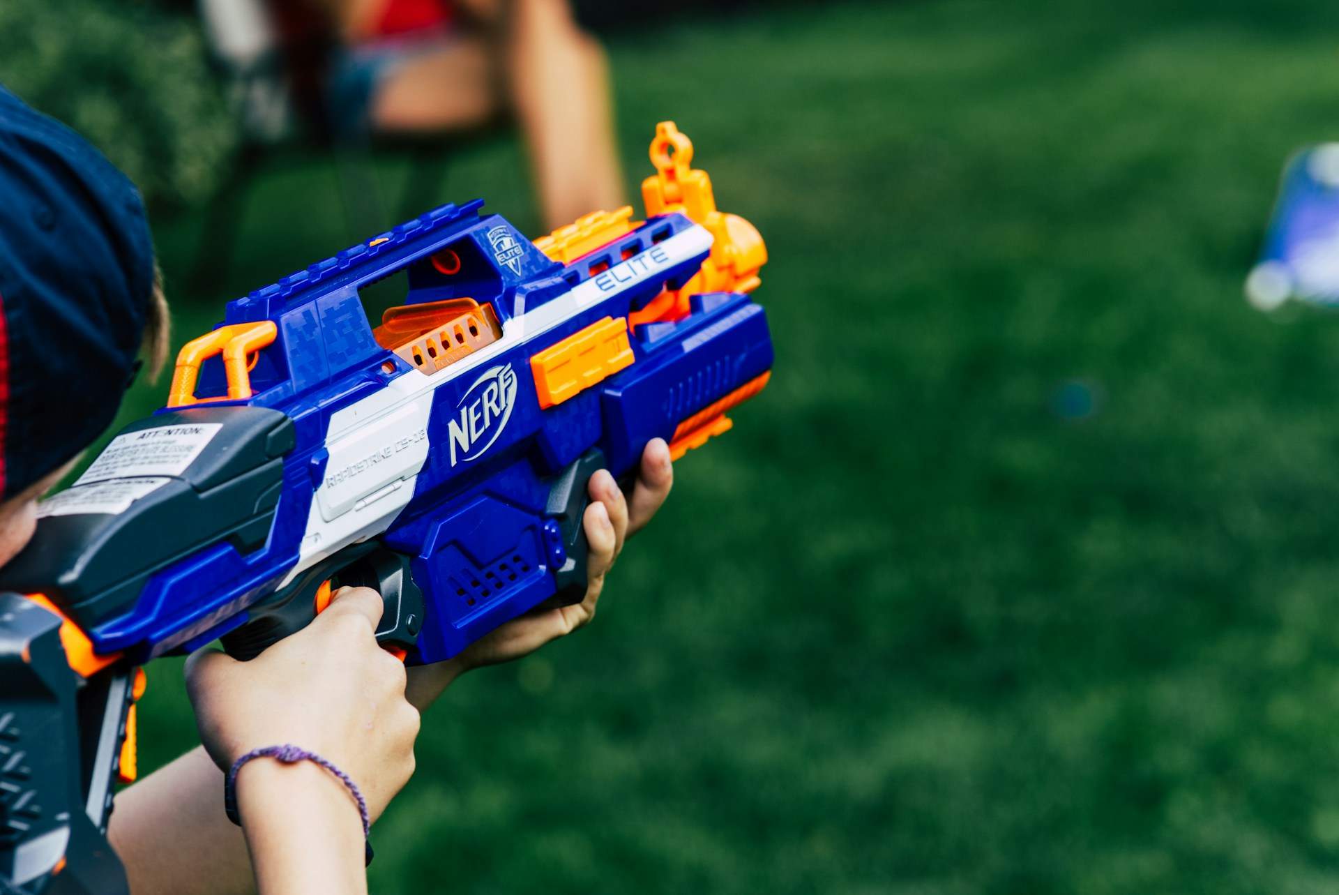 Faut-il acheter des jouets en forme d'armes à ses enfants ? La réponse est plus complexe qu'on ne le croit — Famille