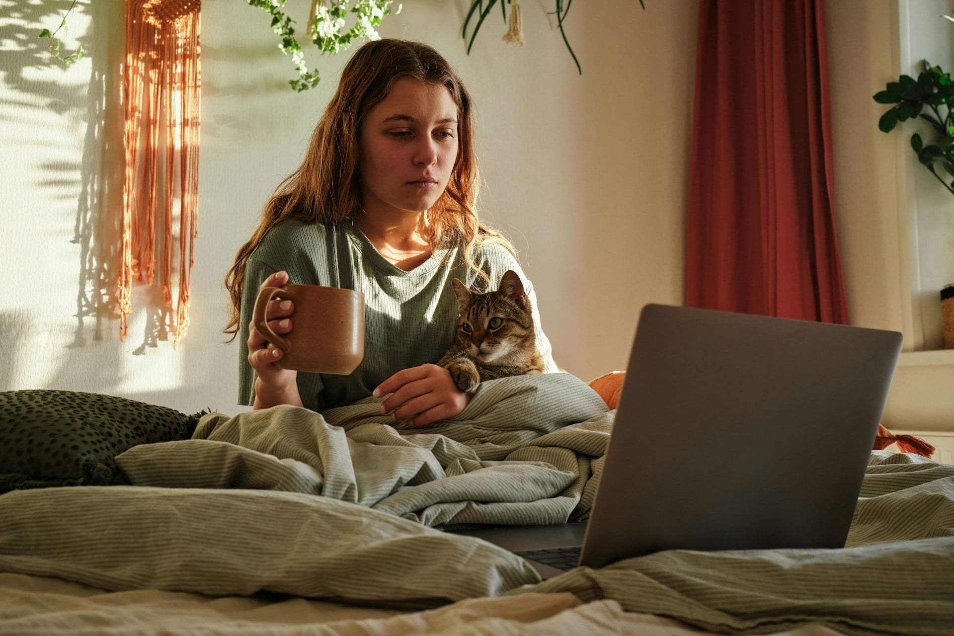 7 señales de que cargaste con demasiada responsabilidad en la infancia — y cómo te afecta hoy — Estilo de vida