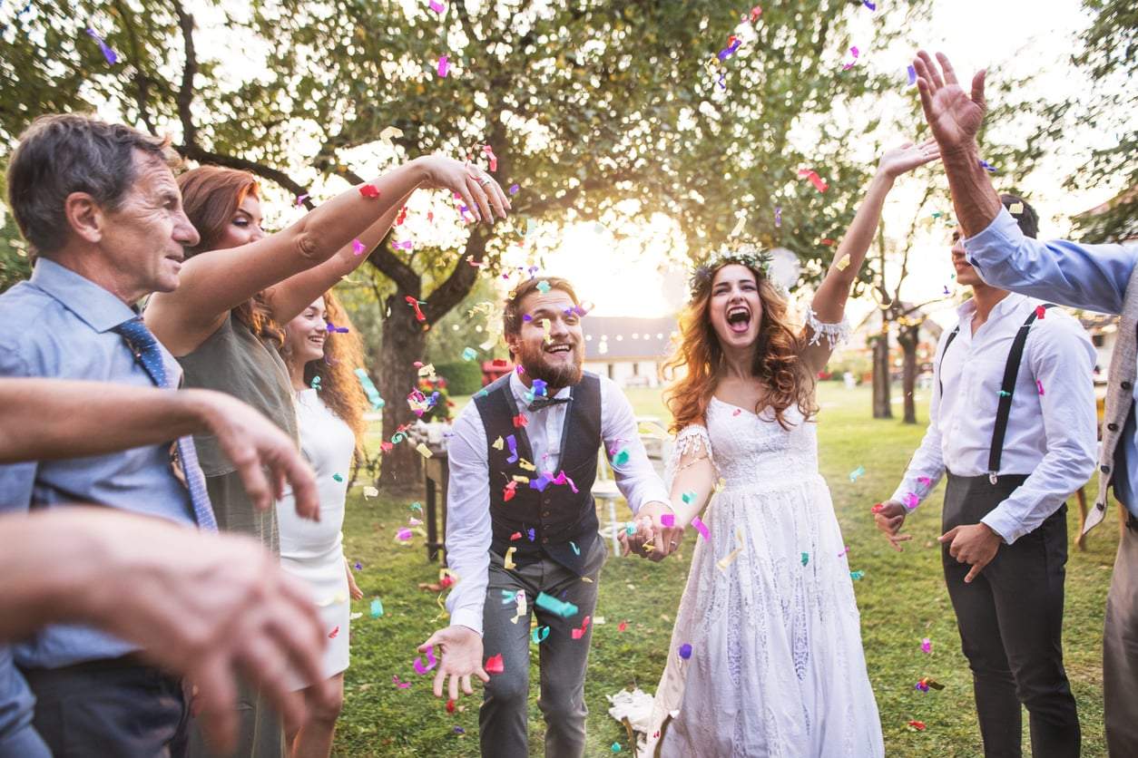 8 idées DIY pour décorer un mariage en plein air sans se ruiner — Décoration