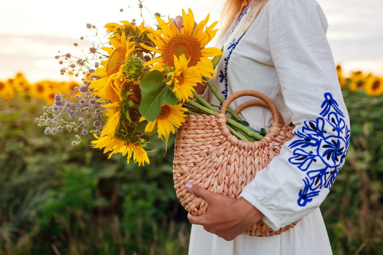 How to wear the straw bag trend this summer (and make it look effortlessly chic) — Fashion