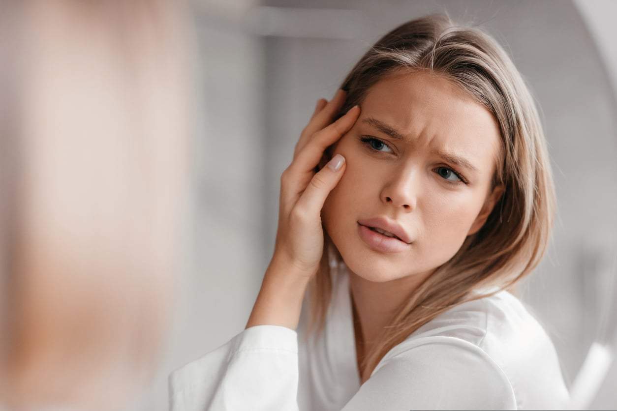 ¿Tienes los poros dilatados? Estos productos de maquillaje deberías evitar siempre — Rostro
