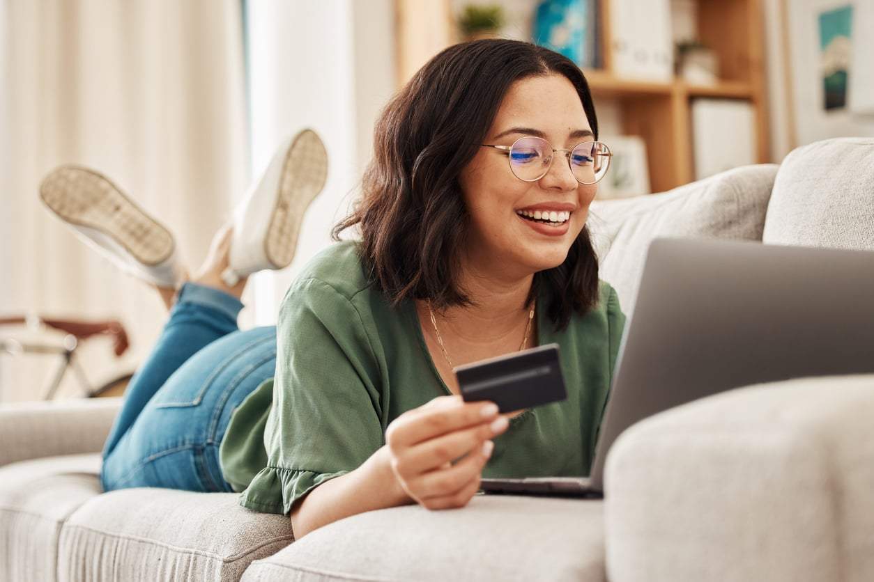 7 Dinge, die finanziell bewusste Menschen beim Online-Shopping niemals tun — Lebensstil