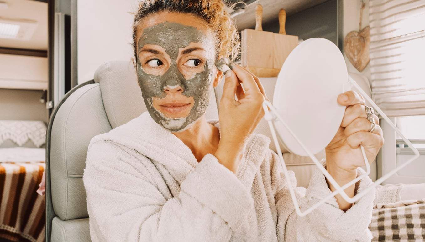 Zu viele Wirkstoffe schaden deiner Haut – was Dermatologen wirklich empfehlen — Gesicht