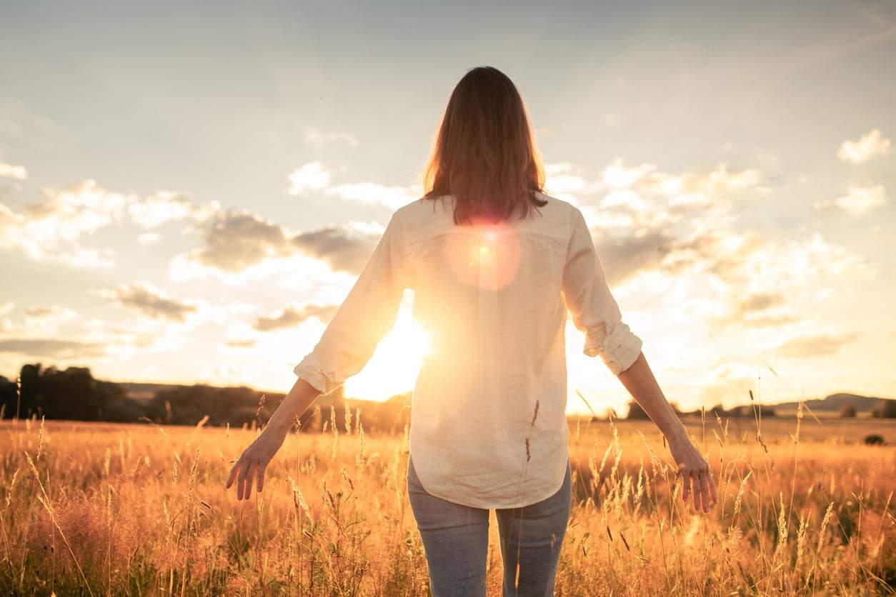 Sommersonnenwende: Diese Rituale helfen dir, Fülle und Erneuerung in dein Leben zu ziehen — Lebensstil