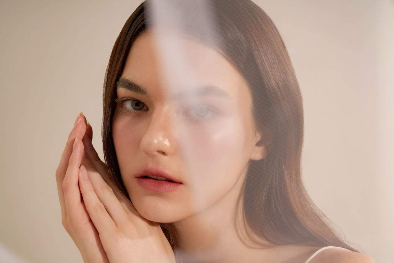 Pelle luminosa e fresca: il nuovo status symbol della bellezza (e come ottenerla davvero) — Viso