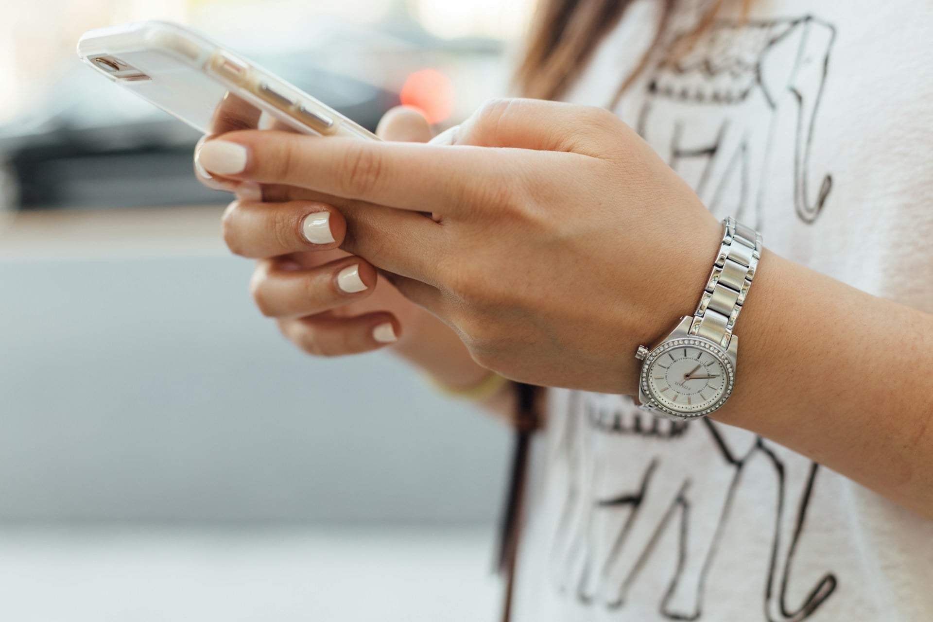 Ghosting und Breadcrumbing: So schützt du dein Selbstwertgefühl beim Online-Dating — Lebensstil