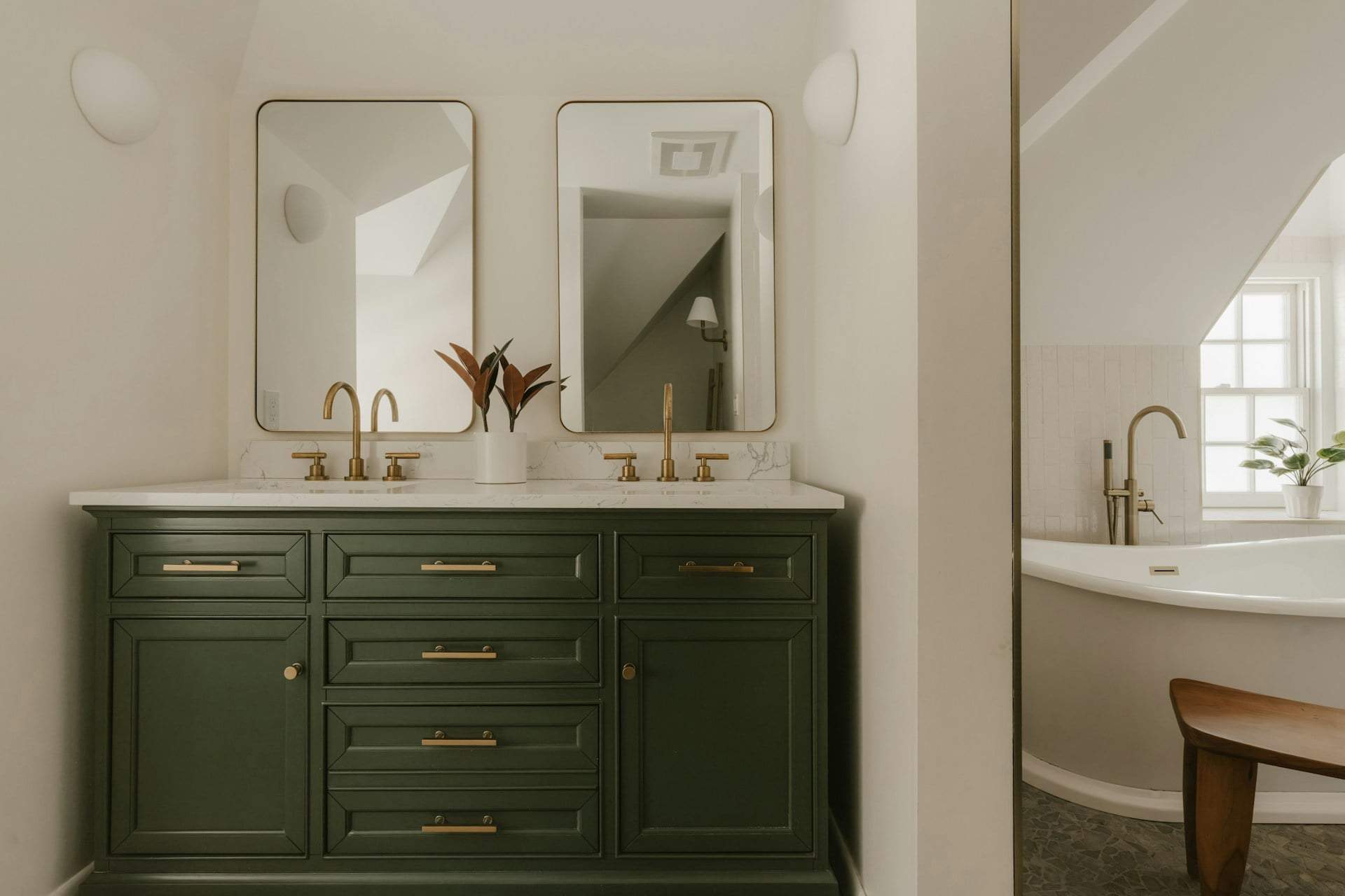 5+1 lugares inesperados donde puedes esconder almacenamiento invisible en tu baño — Decoración