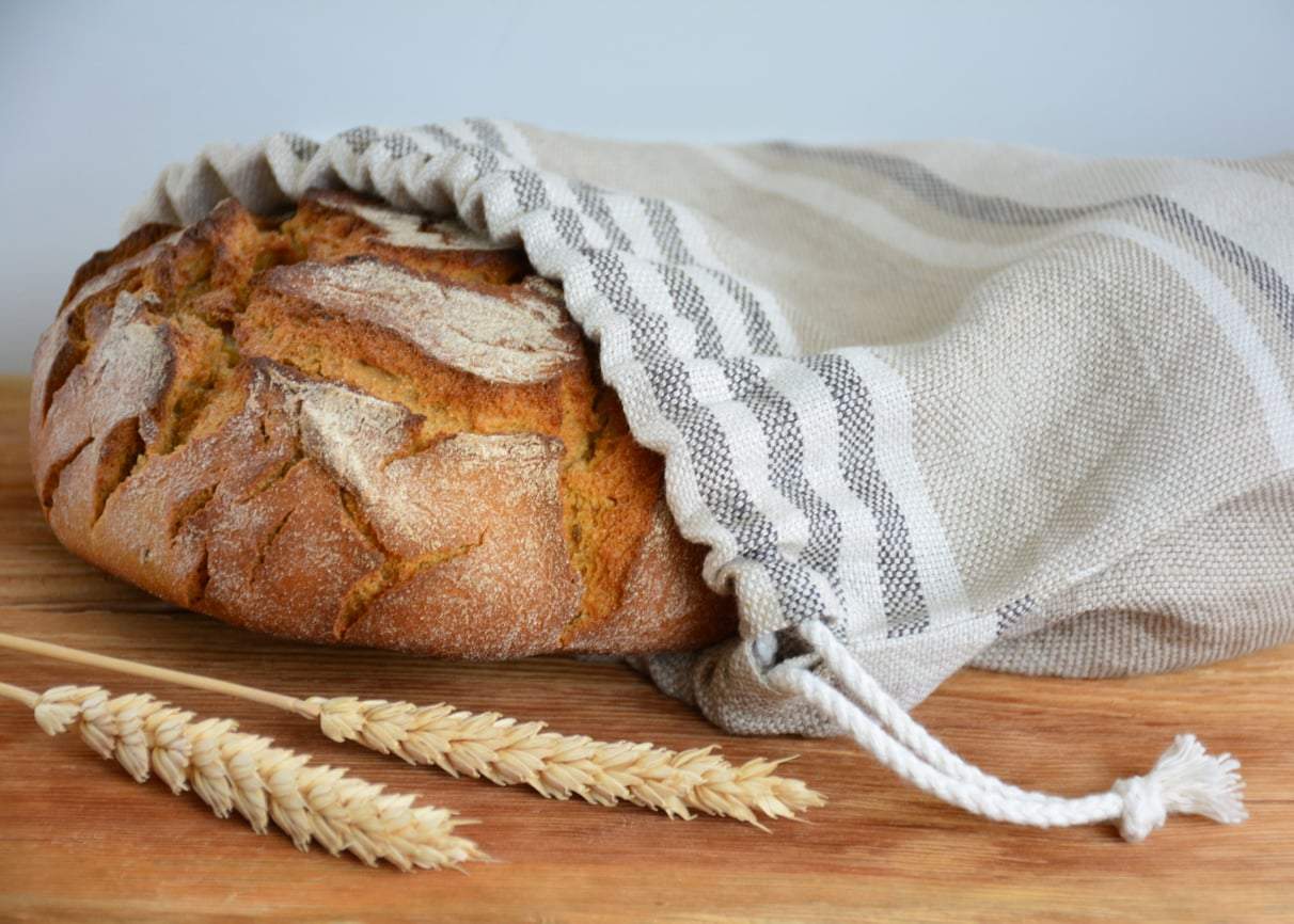 Adiós a las bolsas de plástico: el truco sencillo para que el pan dure fresco mucho más tiempo — Hogar y limpieza