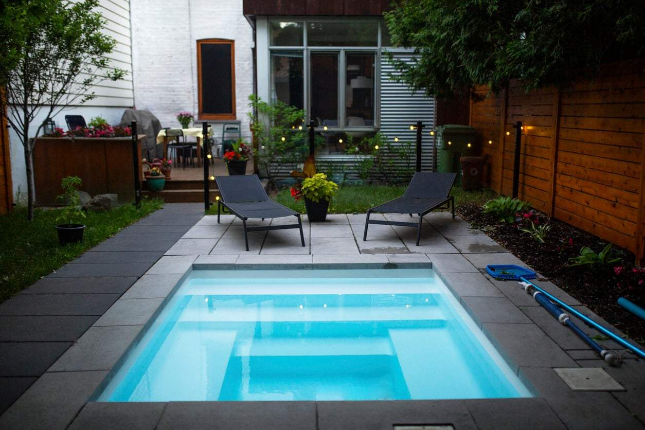 Adiós a la piscina grande: esto es lo que eligen ahora los dueños de jardín — Jardín y terraza
