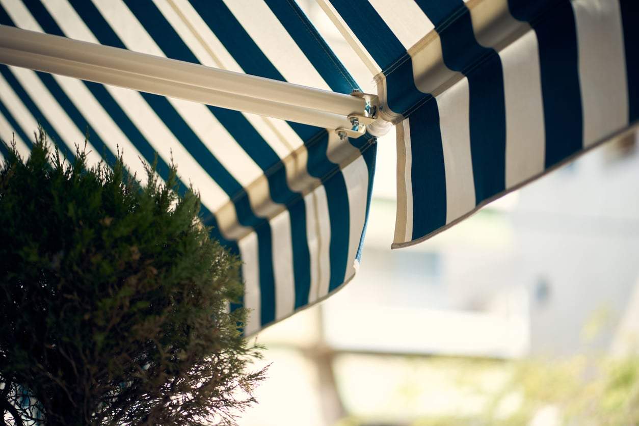 3 tessuti resistenti al caldo perfetti per terrazza e balcone — Arredo