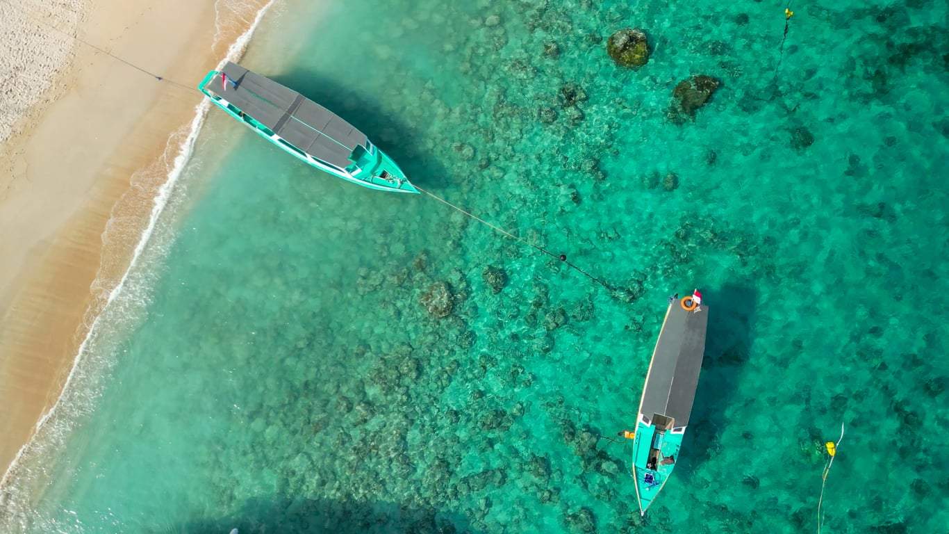 Einer der besten Orte der Welt zum Schwimmen im Meer – fast ganzjährig warmes, türkisfarbenes Wasser — Freizeit