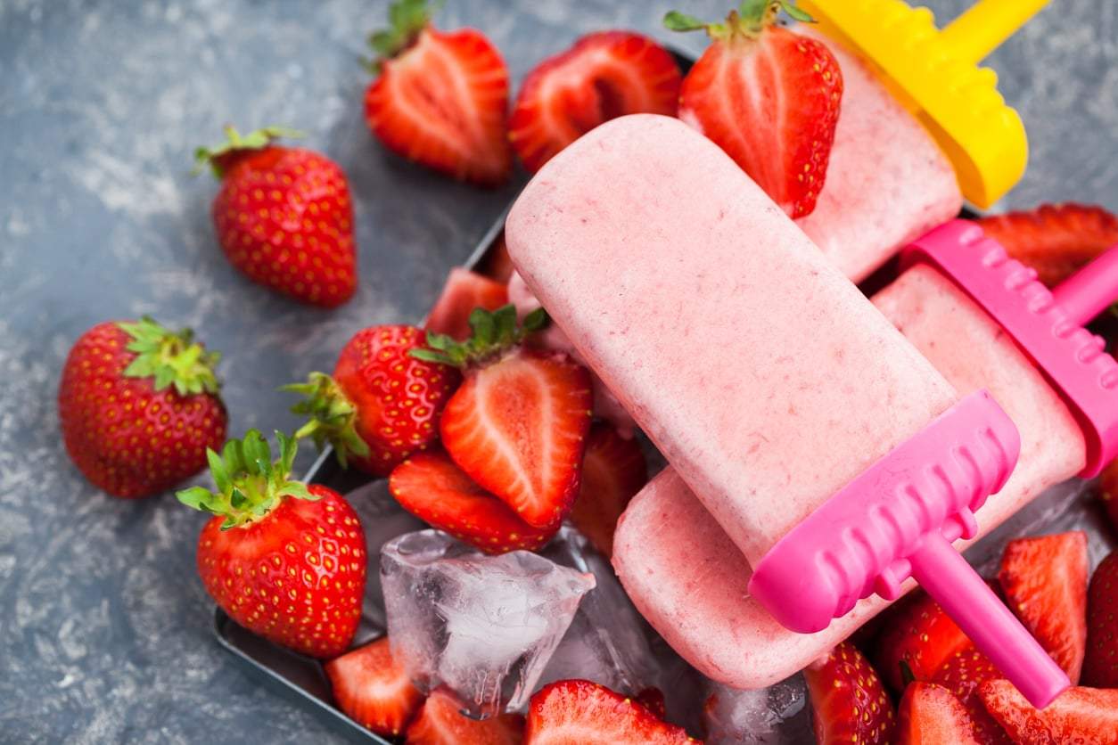 5 zuckerfreie Eis am Stiel für die ganze Familie – schnell gemacht und unglaublich lecker — Familie
