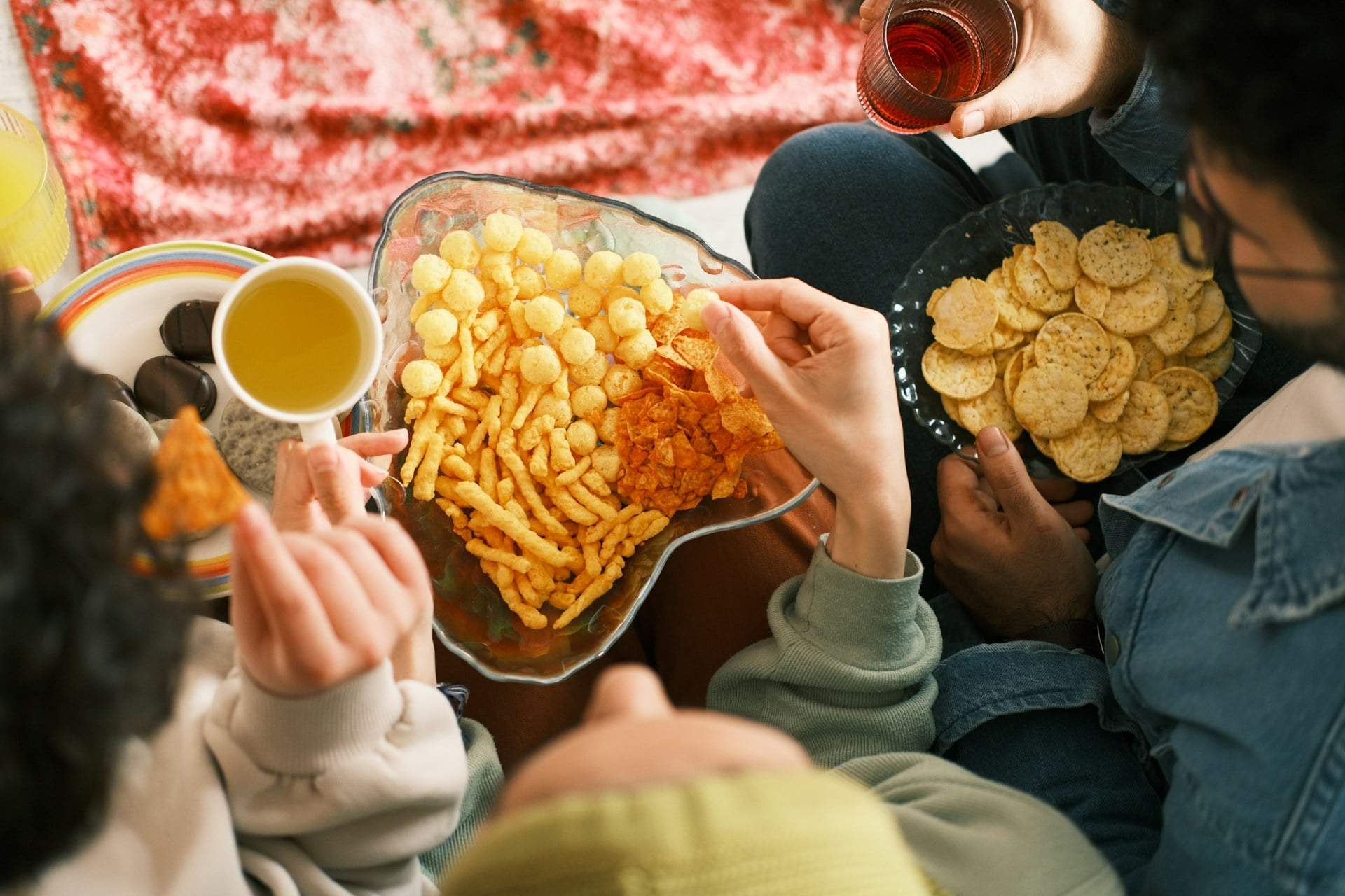 Abends vorm Fernseher snacken? Diese 3 einfachen Tricks helfen dir, endlich damit aufzuhören — Gesundheit