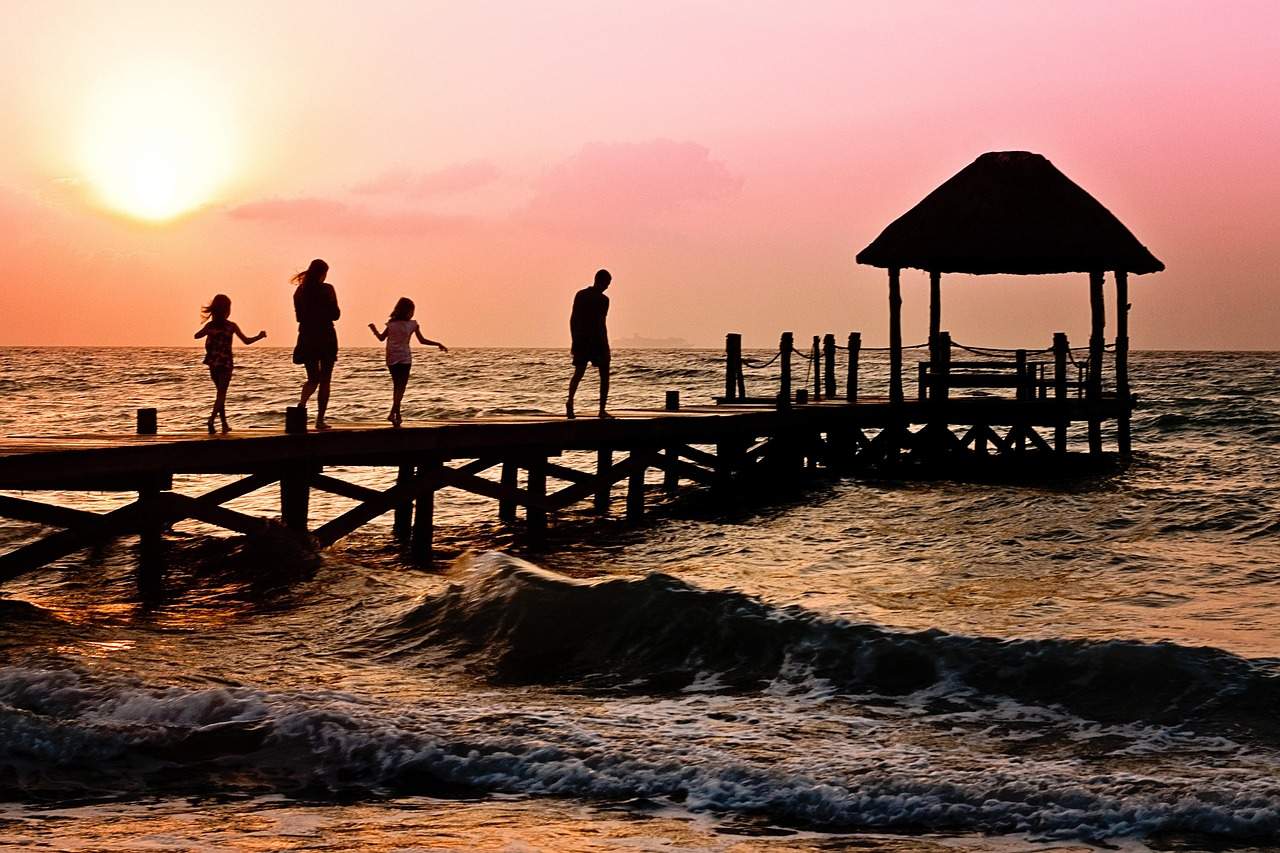 Handy weg im Urlaub: So bringst du dein Kind dazu, das echte Leben zu genießen — Familie