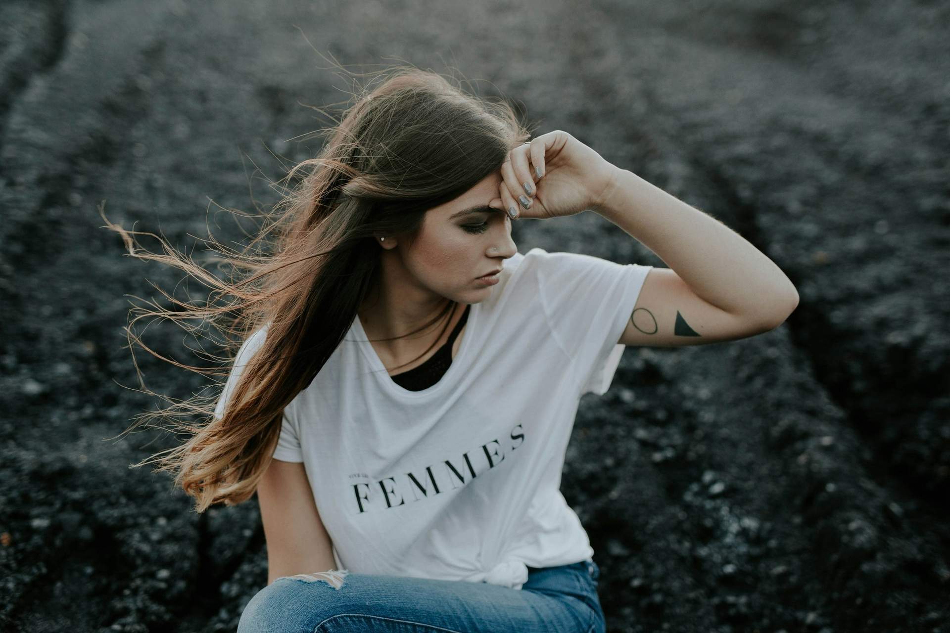 "Ya no son solo los hombres quienes huyen de la intimidad": cada vez más mujeres son emocionalmente inalcanzables — Relación