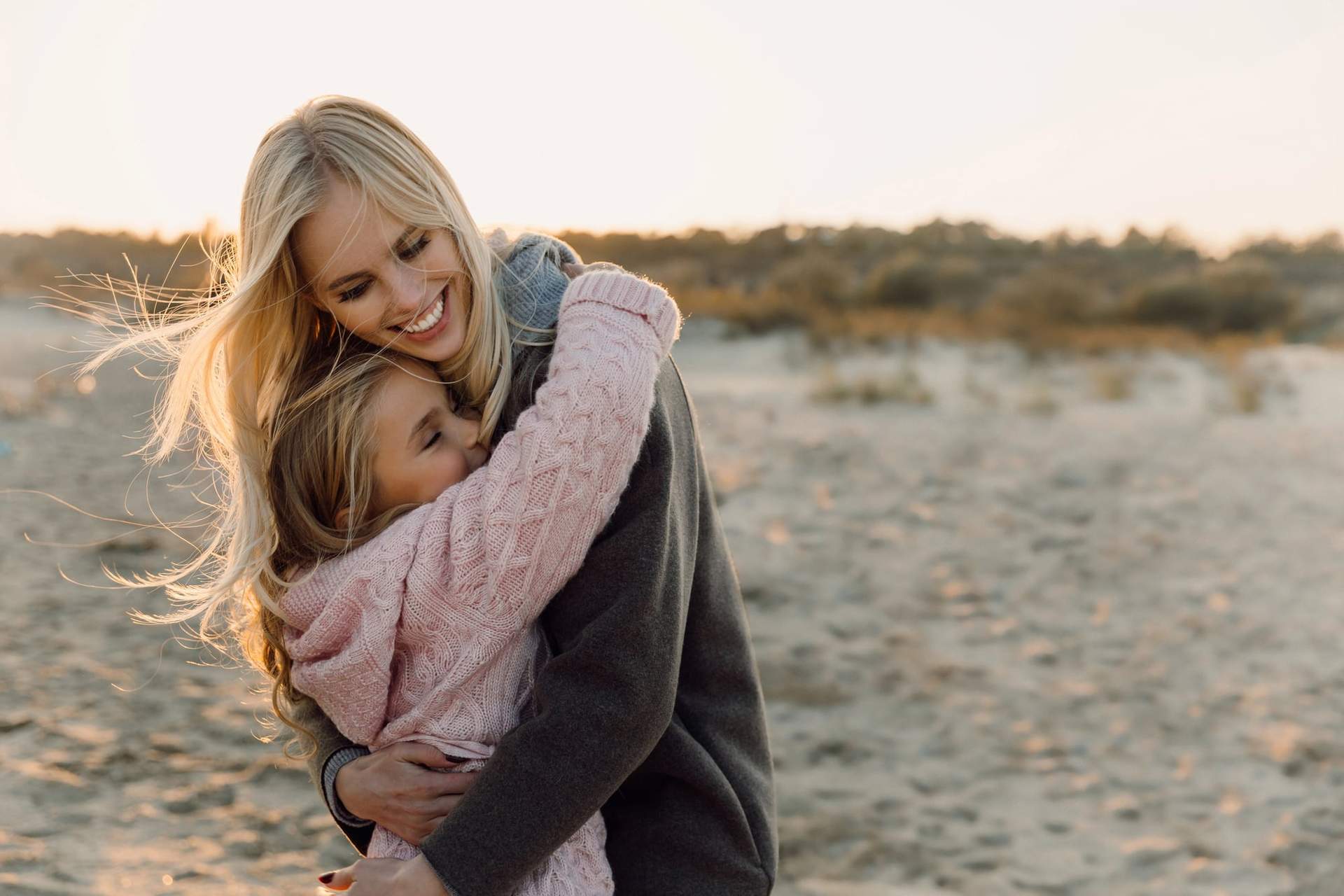3 formas de elogiar a tu hijo que construyen confianza real (y no tienen nada que ver con las notas) — Familia