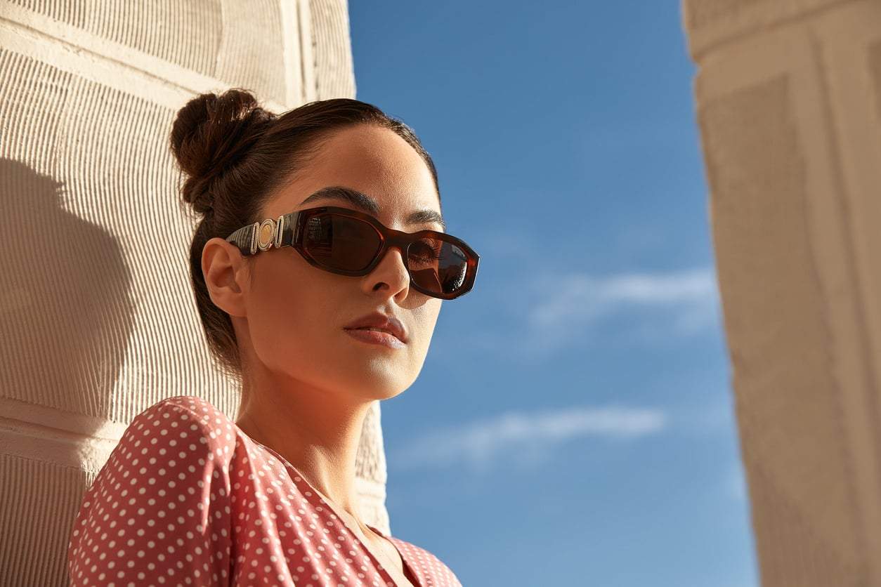 Lunettes, chapeau et foulard : les 3 accessoires qui transforment vos tenues d'été — Mode