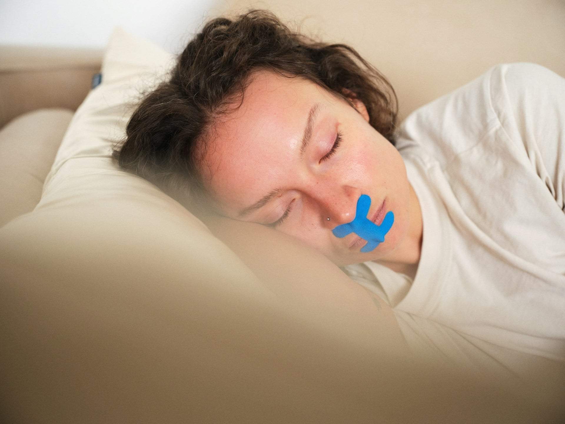 Se scotcher la bouche pour mieux dormir : la tendance TikTok qui peut priver votre corps d'oxygène — Santé