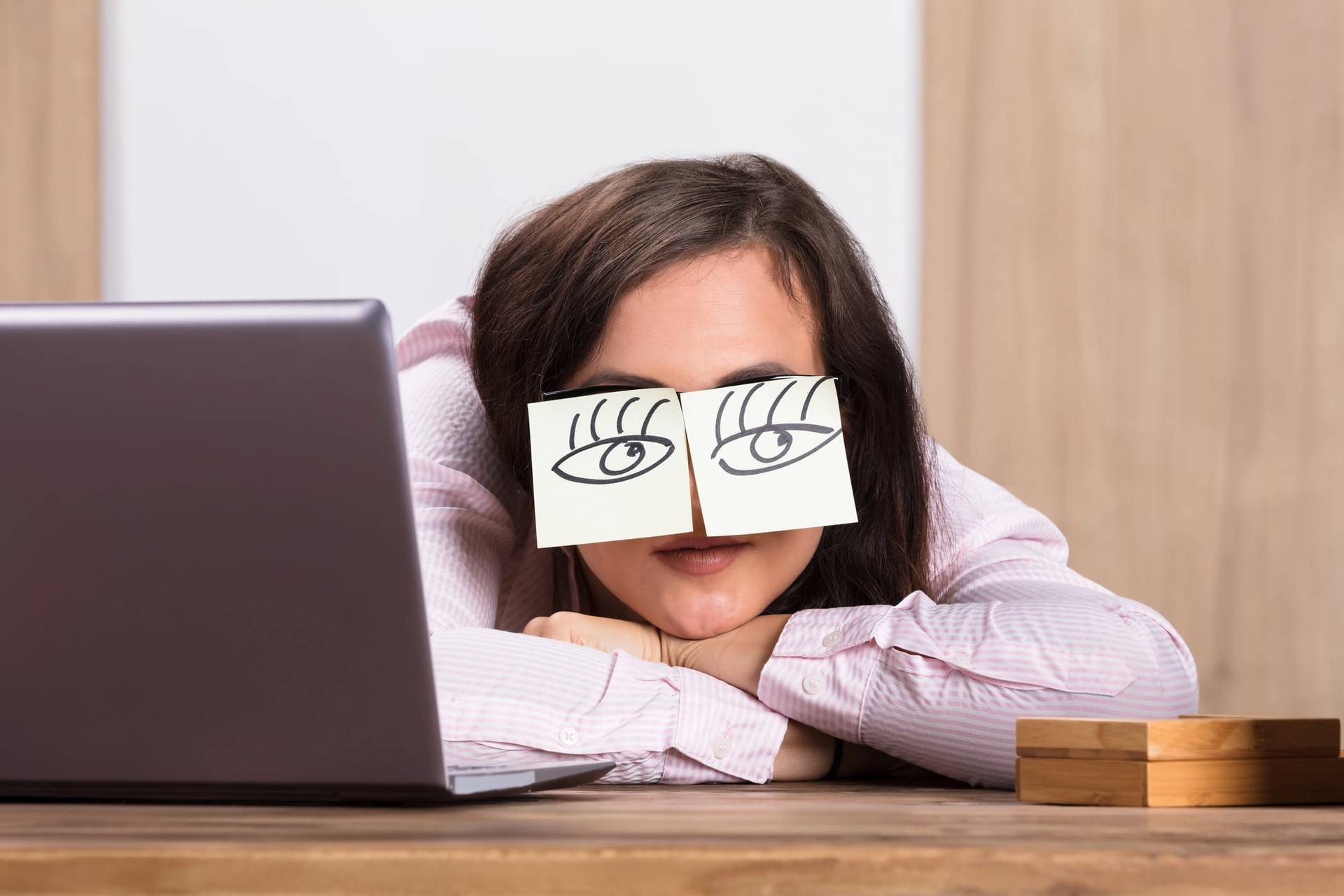 6 motivi per cui ti senti senza energia al lavoro in primavera