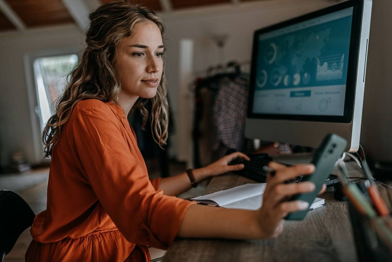 “Ti siedi sul divano e lavori, sembra così facile” – Non giudicare lo smart working finché non l’hai provato