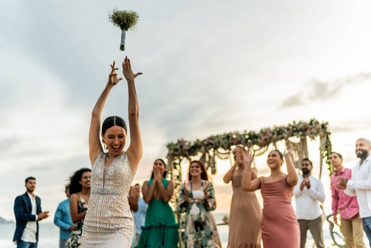 Sommerhochzeit bei 30 Grad: So überlebst du den Tag, wenn du Hitze hasst