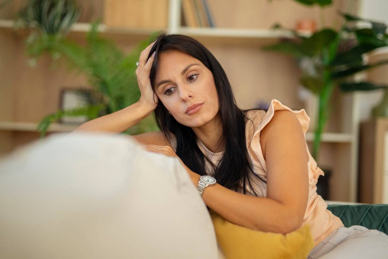 „Heimlich beneide ich meine Single-Freundinnen" – Warum Frauen in Beziehungen manchmal das Alleinsein vermissen
