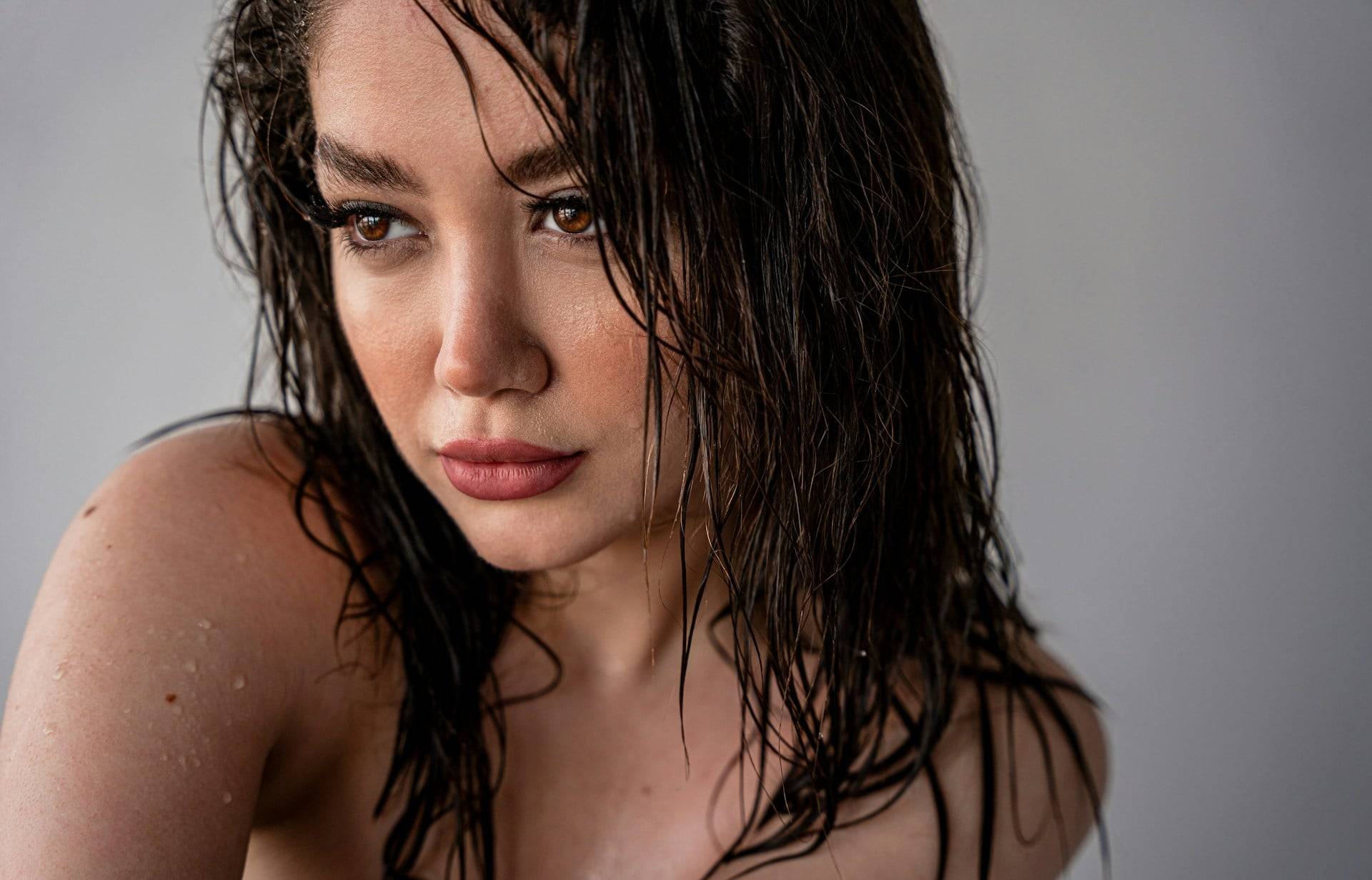 No time to wash your hair after the beach? This 3-minute wet look style has you covered — Hair