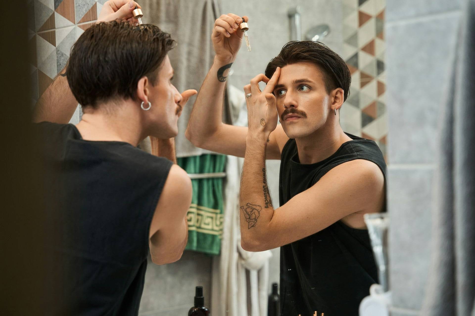 «Los hombres de hoy lo esperan todo de las mujeres» – El fenómeno de los hombres en su «era princesa»
