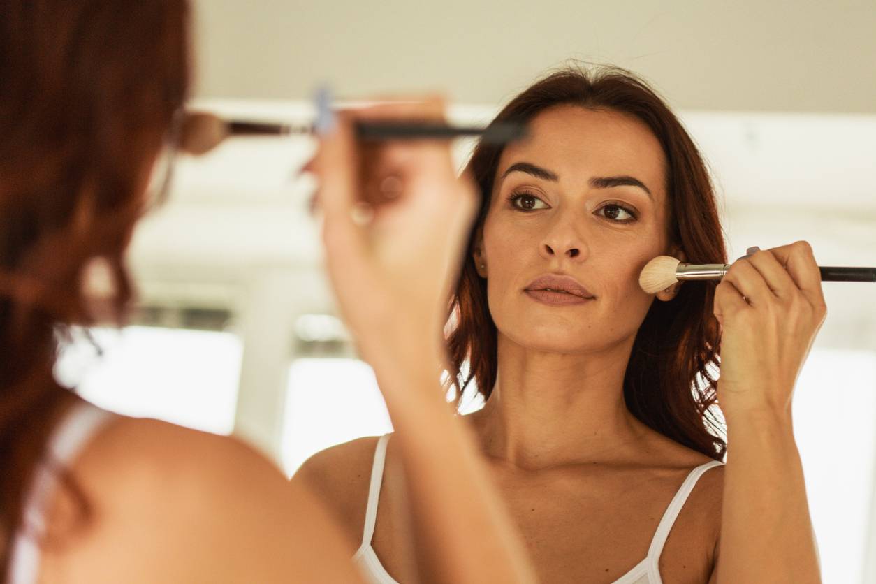 Terra abbronzante: il trucco delle make-up artist per un effetto vacanza naturale