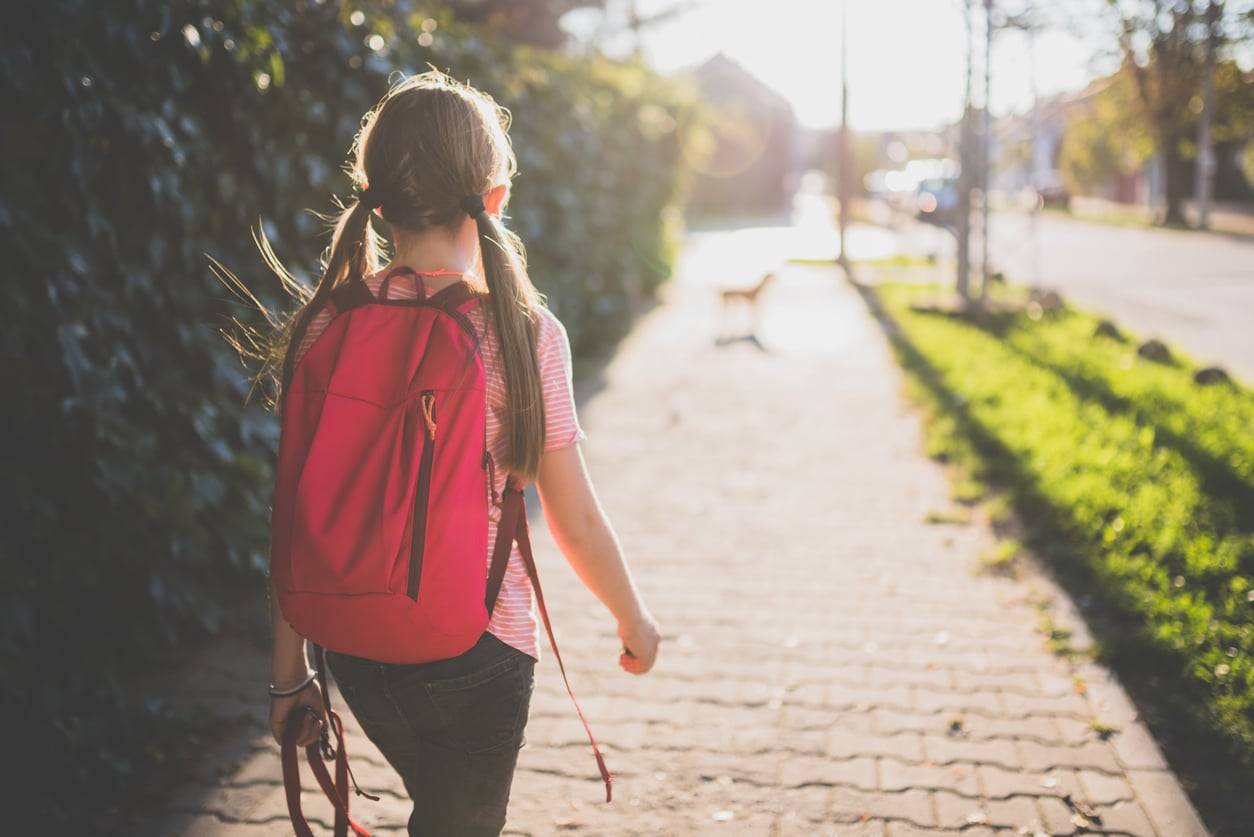 Meine 10-Jährige will keine 10 Minuten allein bleiben – warum ist ihre Kindheit so anders als meine?