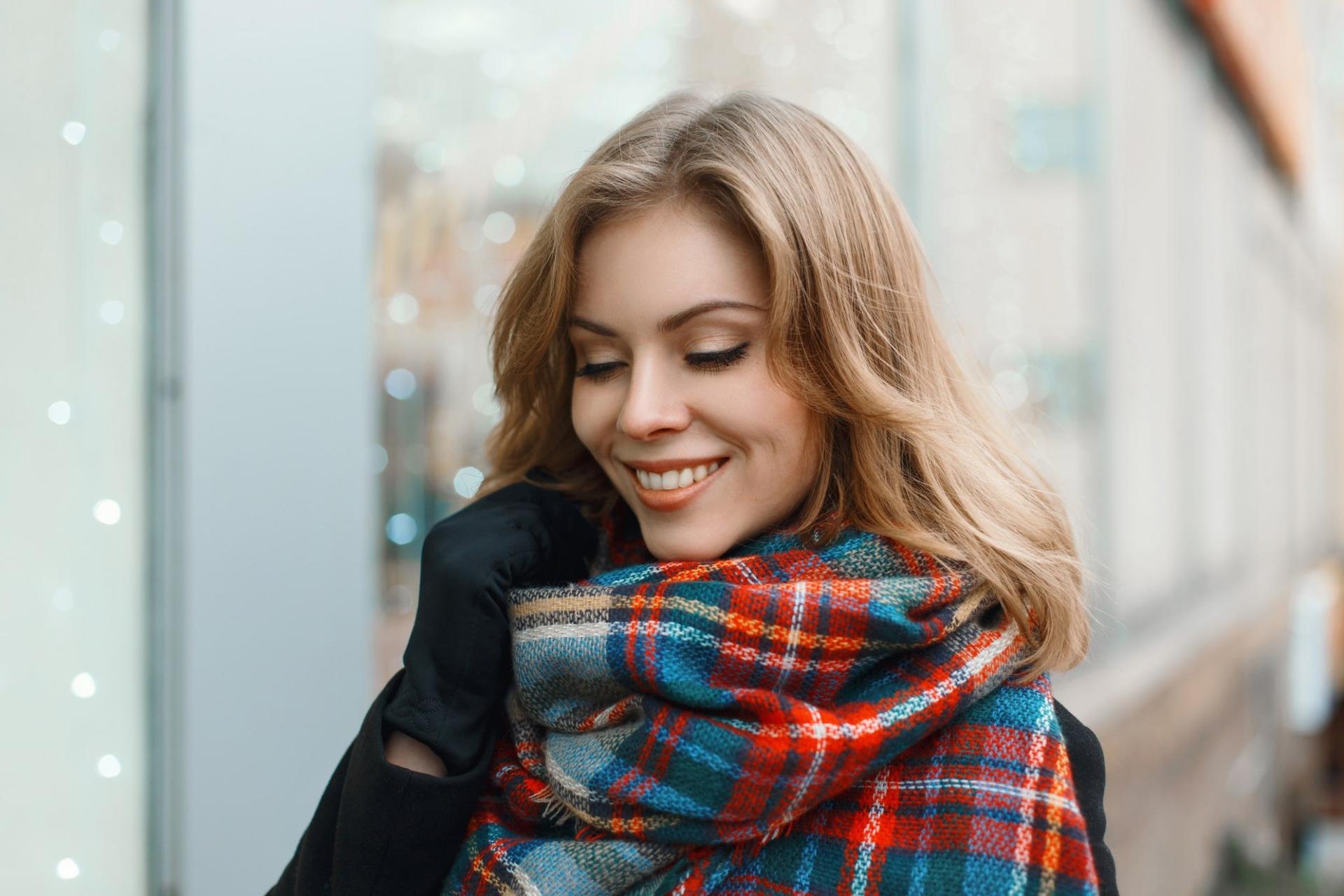 10 Chic Ways to Wear Your Scarf This Year — Fashion