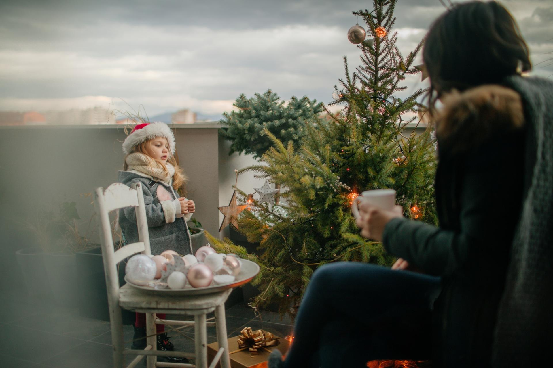 10 idées éblouissantes pour sublimer votre balcon à Noël — Décoration