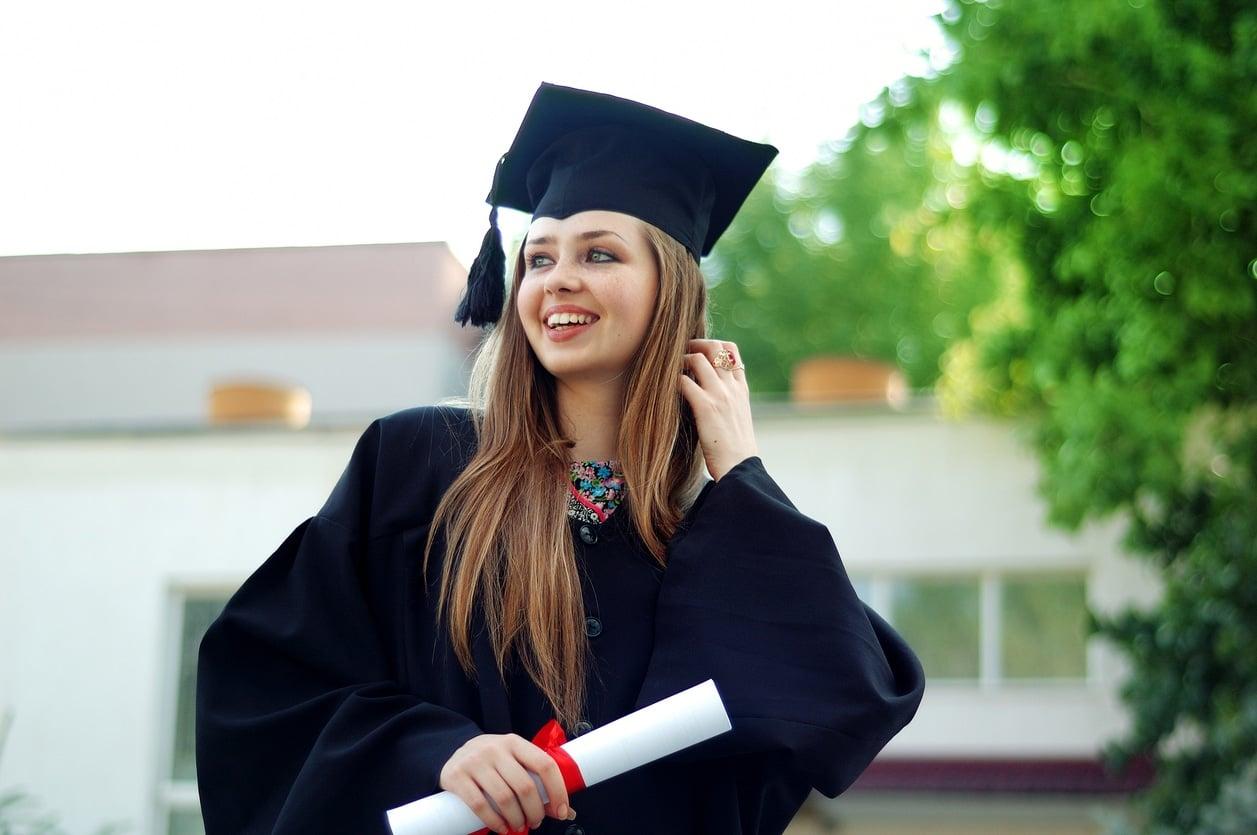 Raccogliamo diplomi, ma perché? La trappola dell’accumulo di titoli — Lifestyle